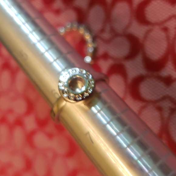 In Silver set sparkling Rings. - Picture 5 of 11